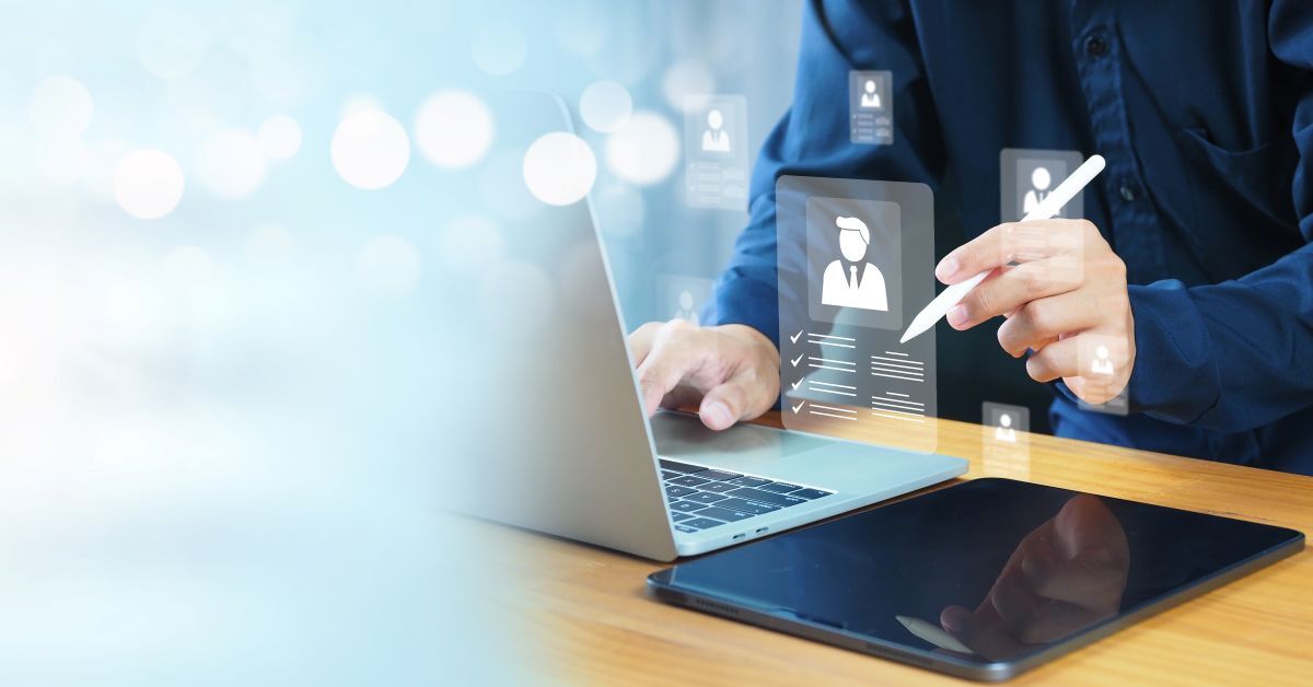 recruiter sending resumes